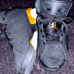 Air Jordan 6 Black & Gold..